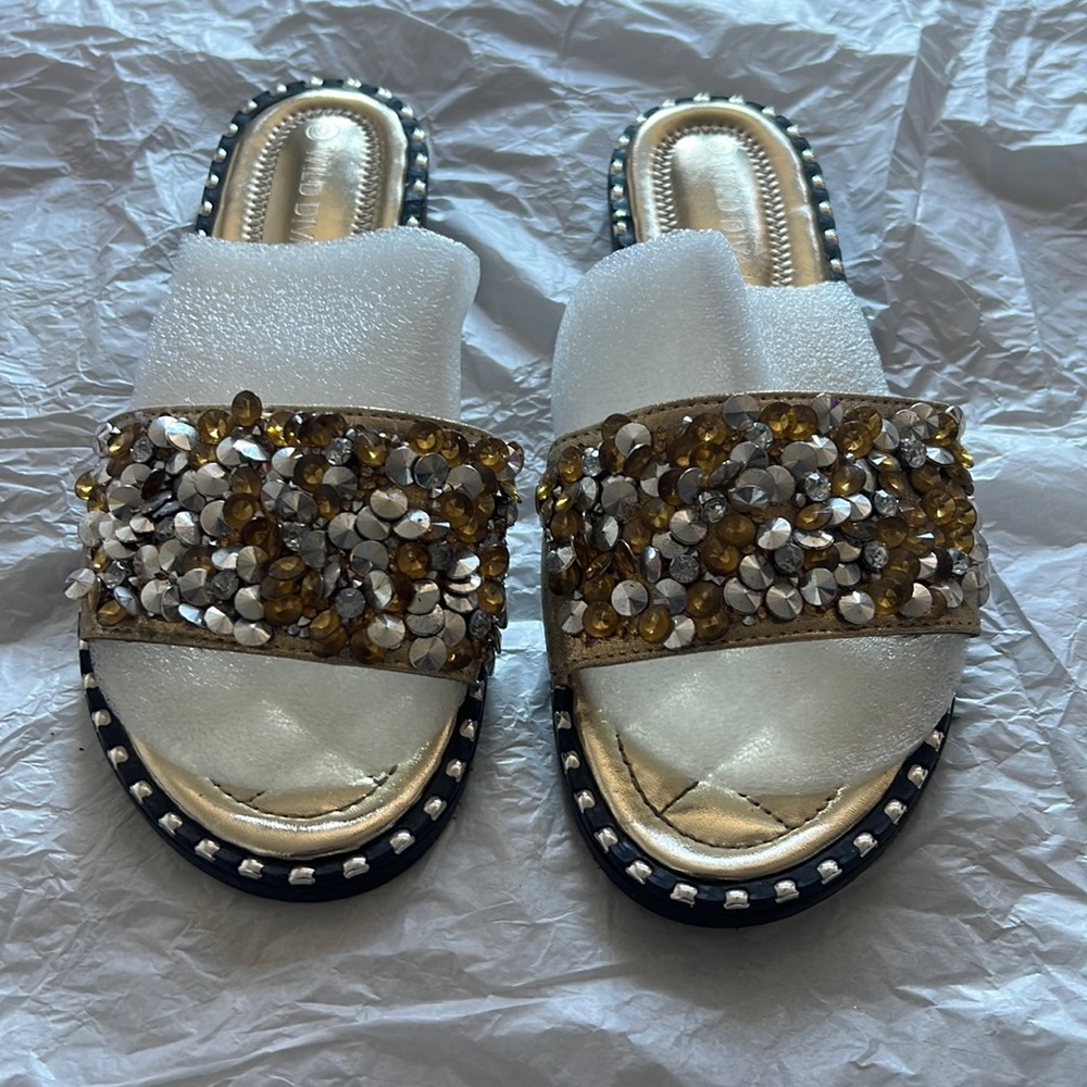 FashionNova Women’s Sandals (Gold) BRAND NEW!!!